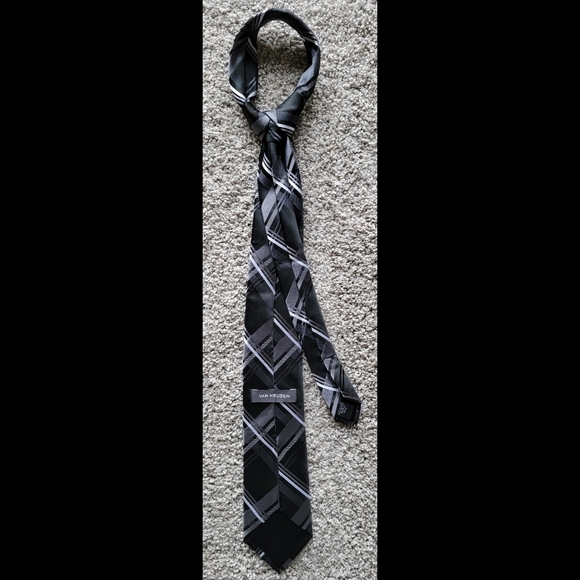 Excellent Condition Van Heusen Black Gray White Men's Polyester Tie - Picture 3 of 5